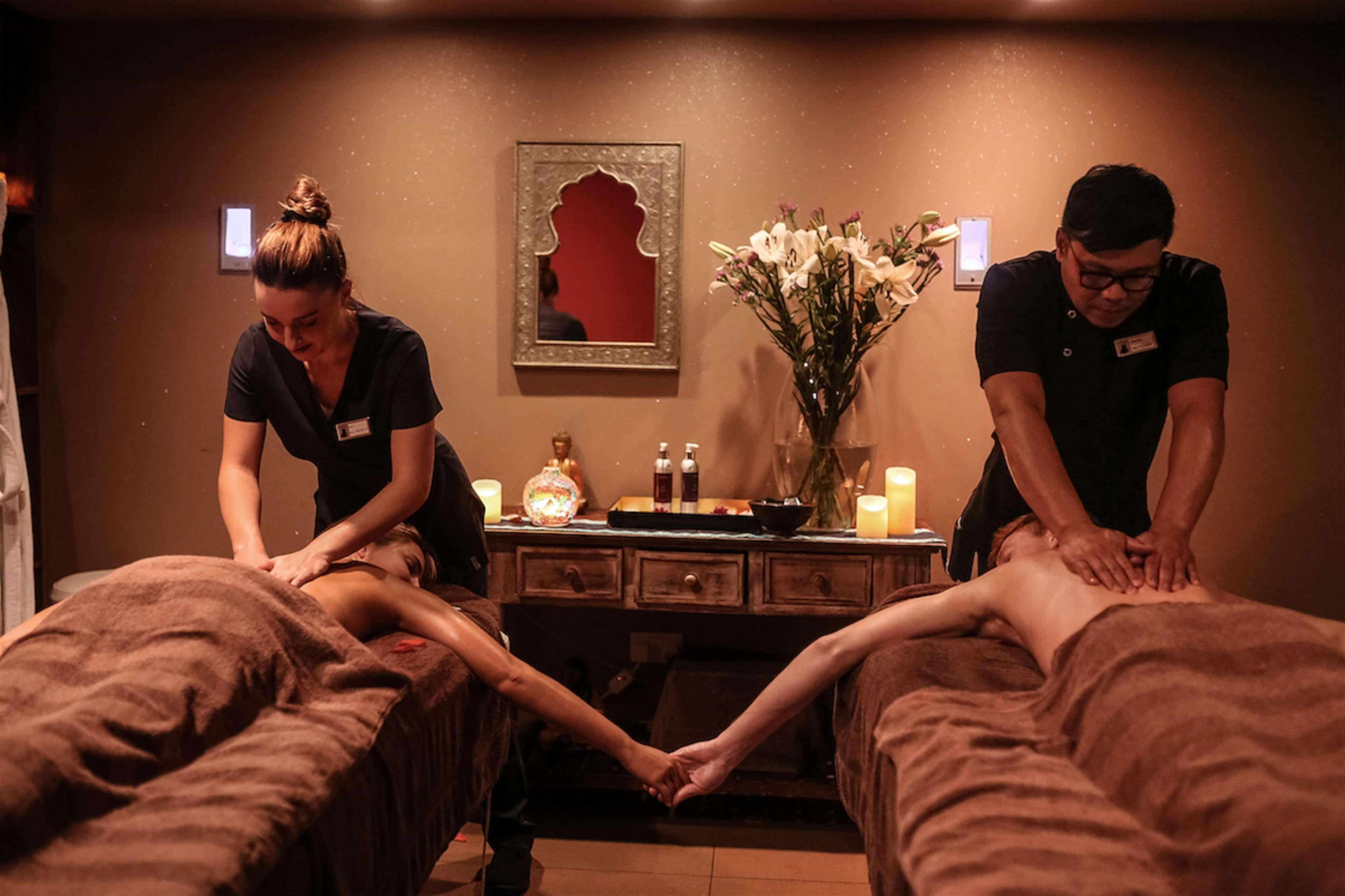 Hotel Hilton Malta San Julián Exterior foto Massage therapists at work