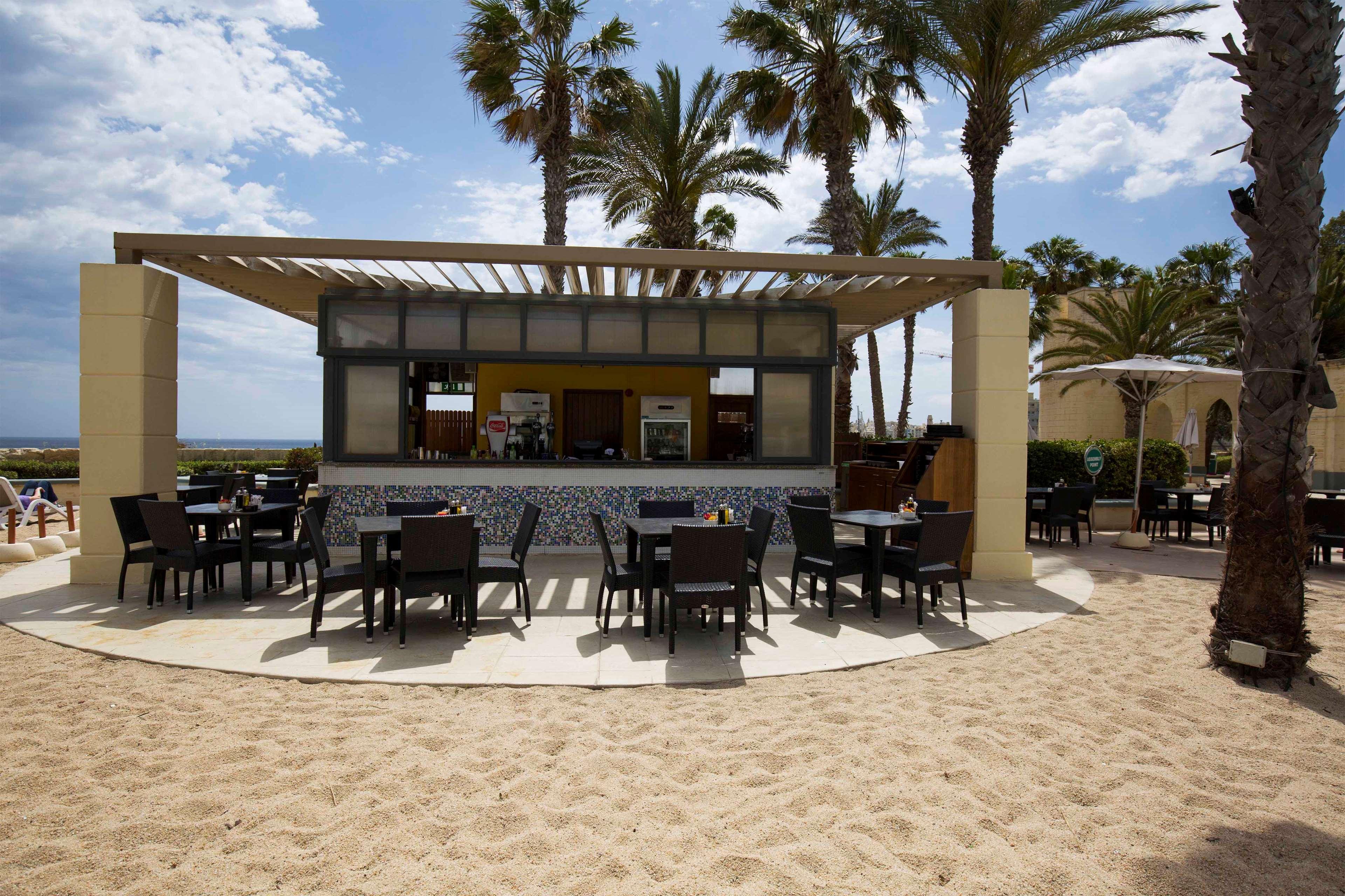 Hotel Hilton Malta San Julián Exterior foto Beach bar in Cala Galdana, La Pedra
