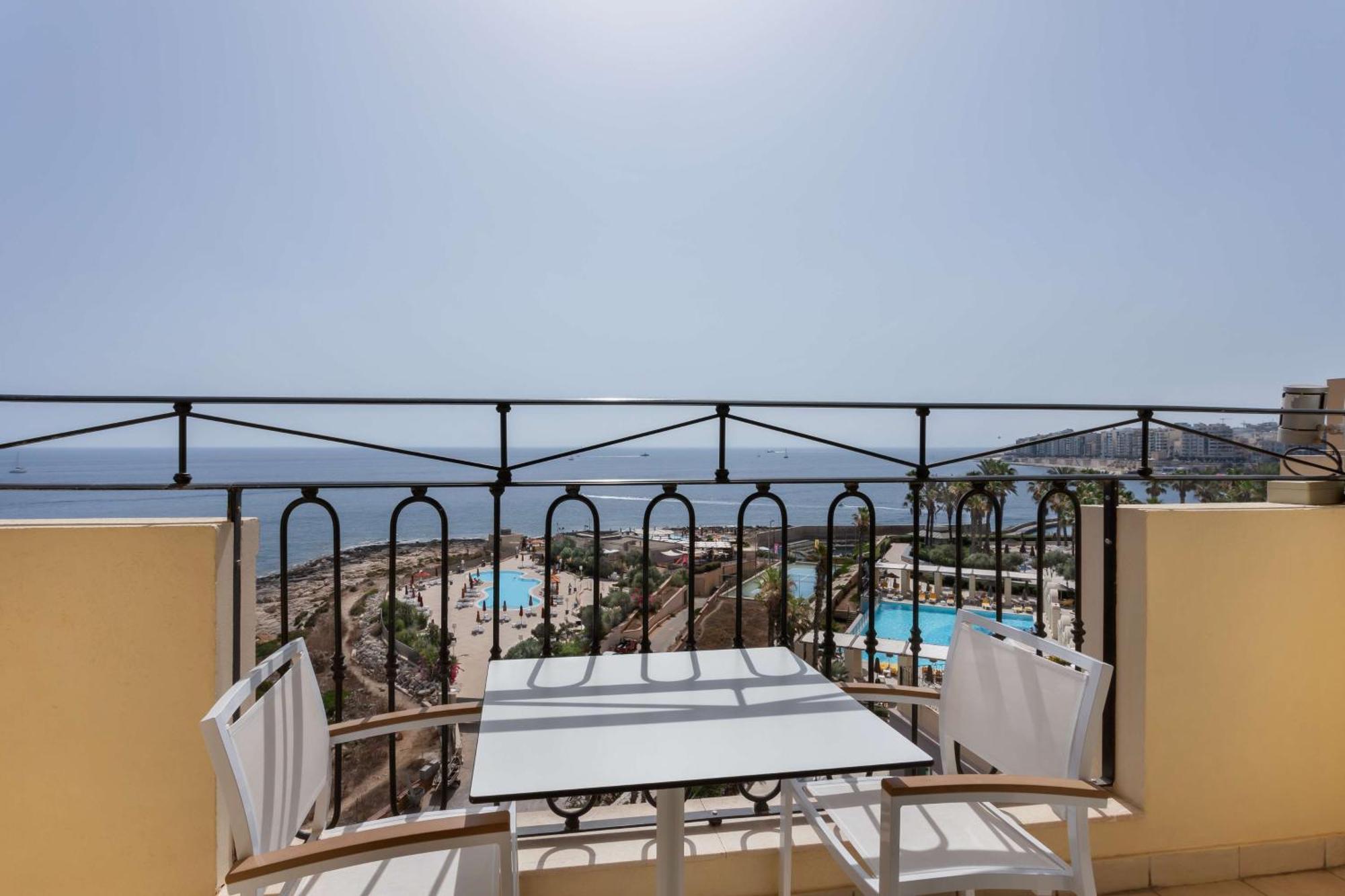 Hotel Hilton Malta San Julián Exterior foto