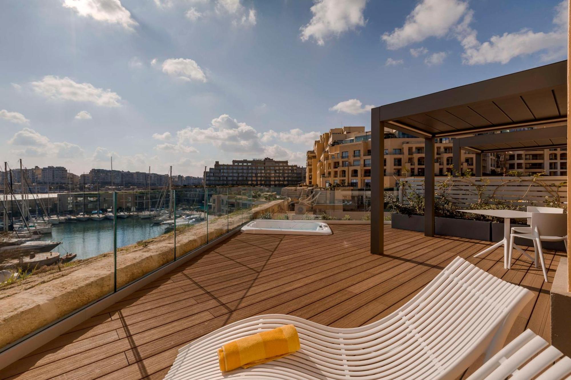 Hotel Hilton Malta San Julián Exterior foto
