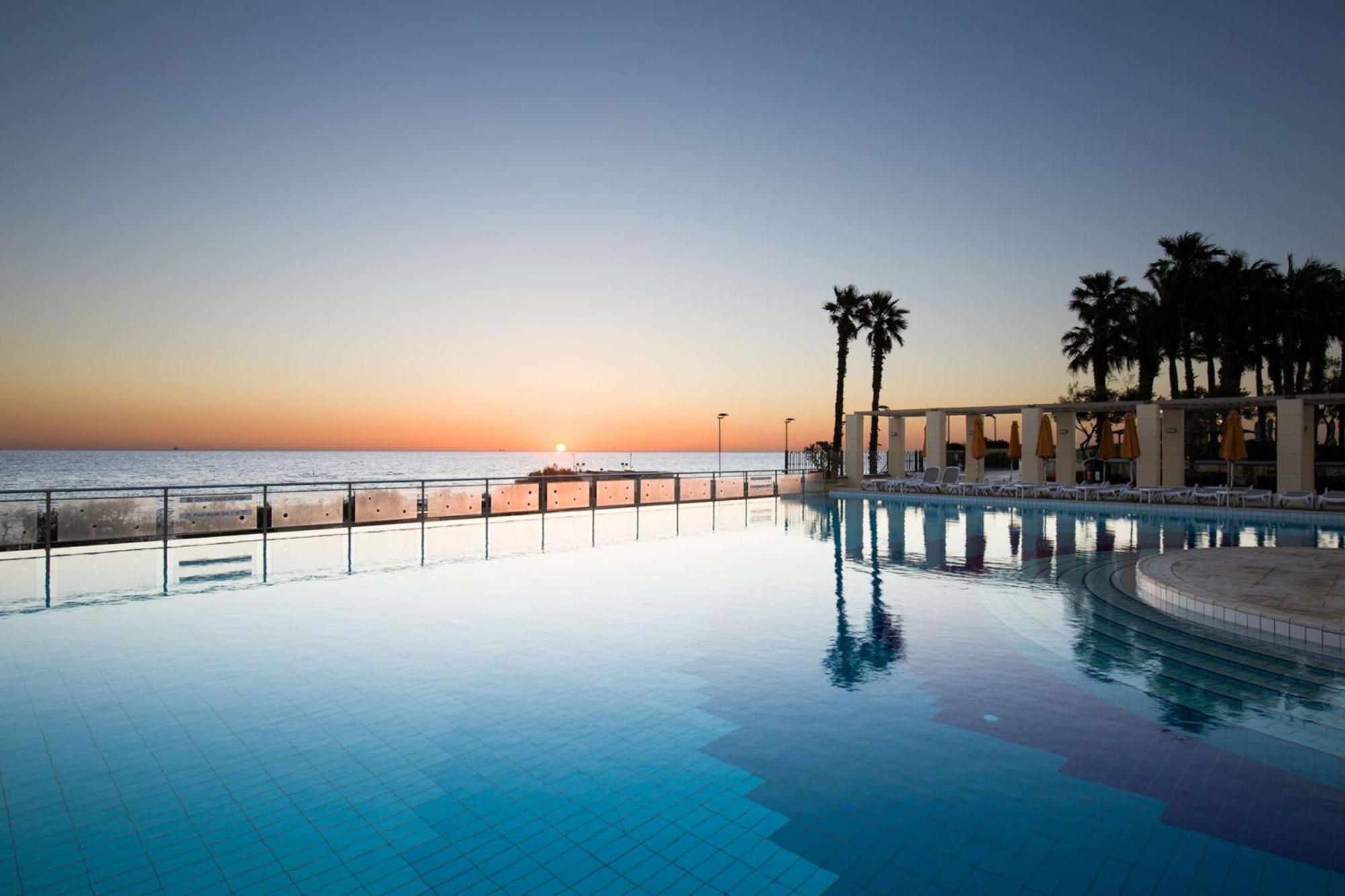 Hotel Hilton Malta San Julián Exterior foto